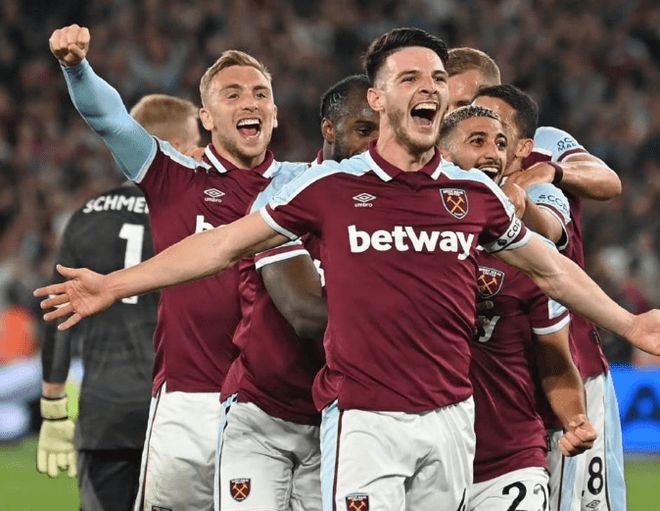 媒体人：杯赛的地板问题太大了，换地板无望应该撕掉所有地贴