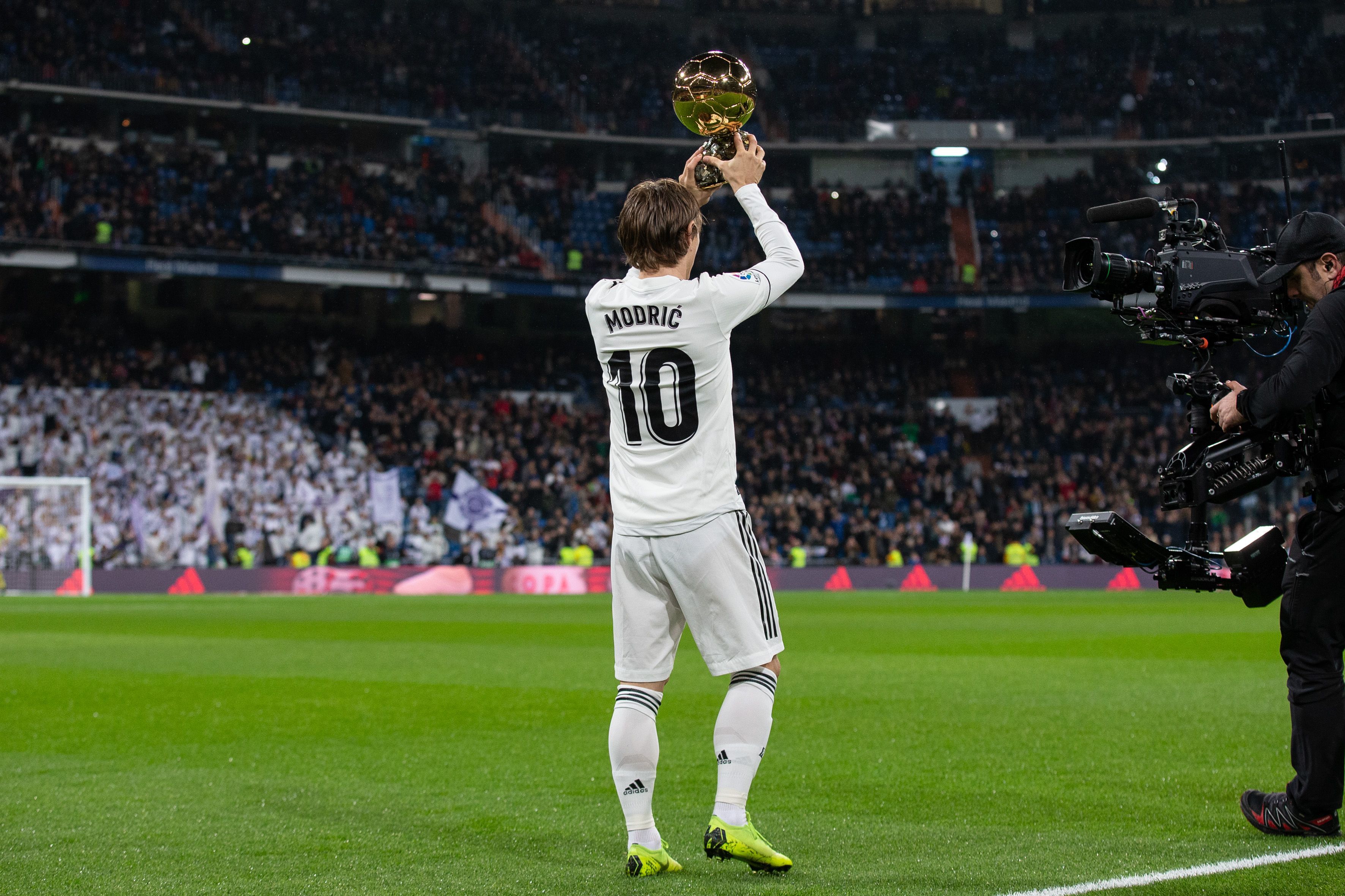 遭遇严防死守！浓眉战旧主10中6贡献12分5篮板5助攻