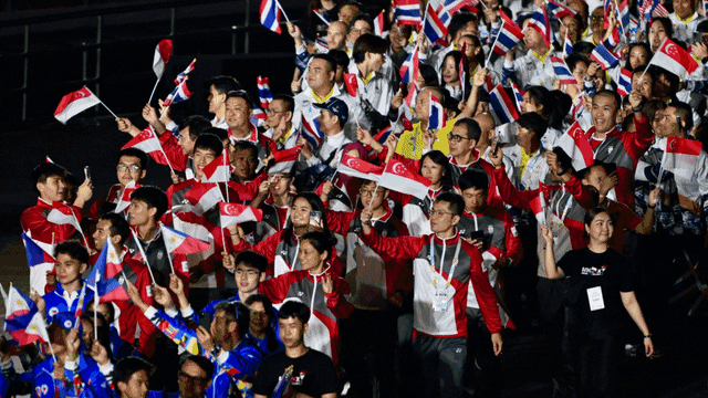 广东男篮在俱乐部杯赛中以90-70战胜广州男篮，小将王洪泽表现突出，阵容实力强劲。