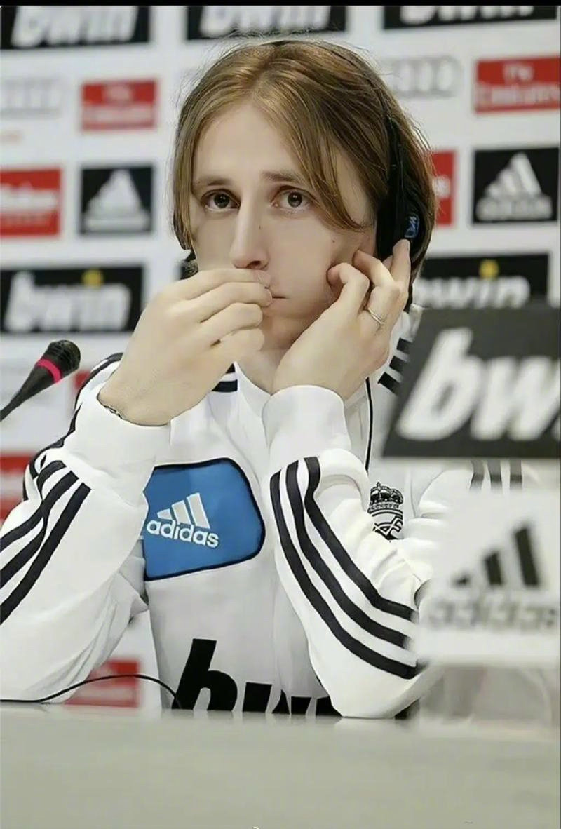 记者：米兰可能尝试冬窗送走圣地亚哥，然后再签更高效的前锋