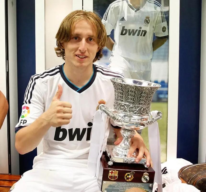 记者：凯恩正在游说英格兰队友格伊，希望他加盟拜仁